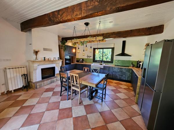 Maison de charme en pierre entièrement rénovée avec piscine