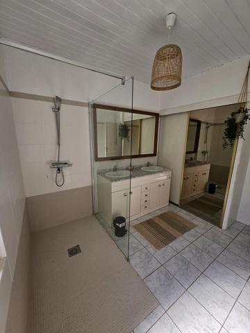 Maison de charme en pierre entièrement rénovée avec piscine