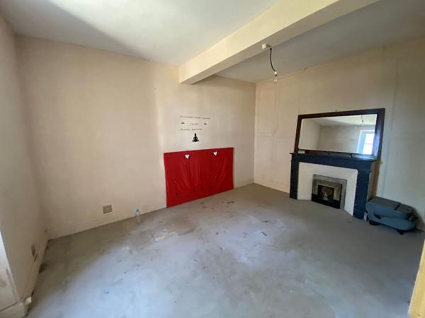 Ancienne bâtisse avec jardin située au centre de Bessières !