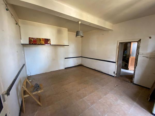 Ancienne bâtisse avec jardin située au centre de Bessières !