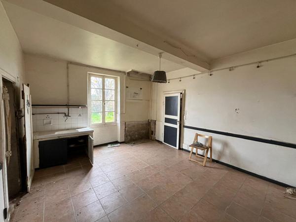 Ancienne bâtisse avec jardin située au centre de Bessières !