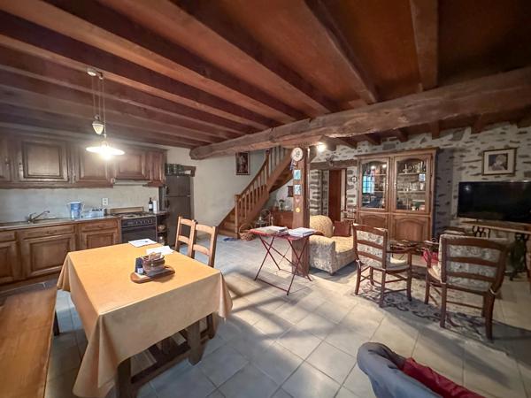 Propriété avec grande grange, et de beaux jardins
