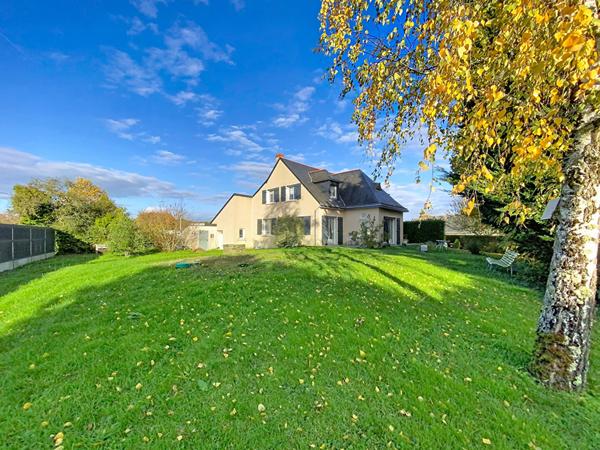 Angers 5 minutes, Le Plessis Grammoire maison 170 m² habitable, jardin, garage, sous-sol.
