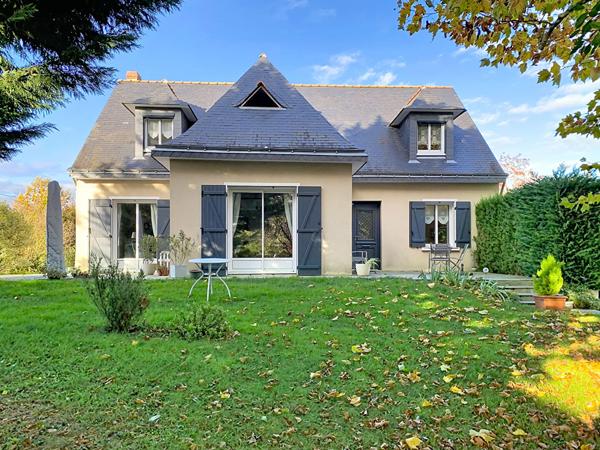 Angers 5 minutes, Le Plessis Grammoire maison 170 m² habitable, jardin, garage, sous-sol.