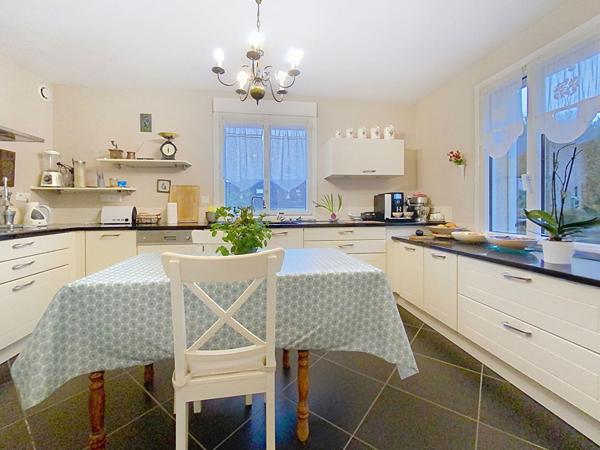 Angers 5 minutes, Le Plessis Grammoire maison 170 m² habitable, jardin, garage, sous-sol.