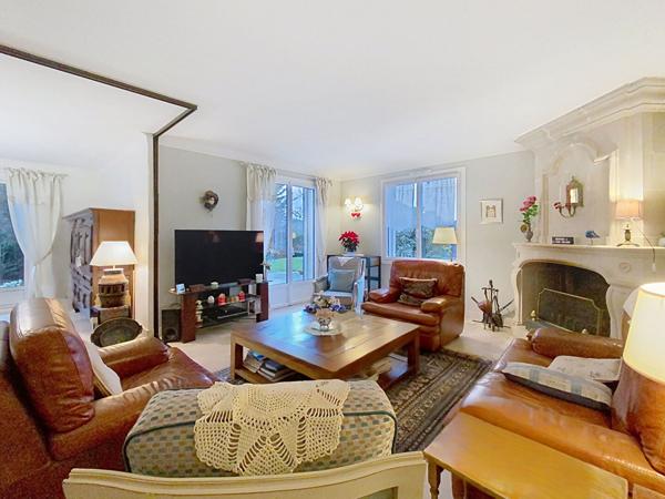 Angers 5 minutes, Le Plessis Grammoire maison 170 m² habitable, jardin, garage, sous-sol.