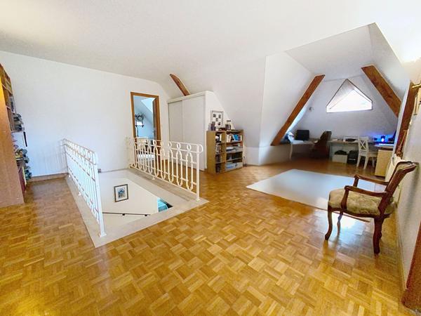 Angers 5 minutes, Le Plessis Grammoire maison 170 m² habitable, jardin, garage, sous-sol.