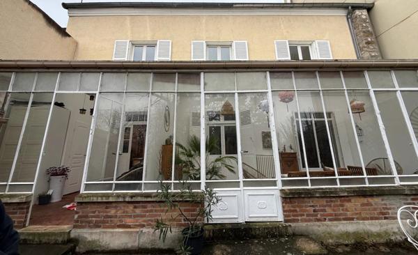 Vente                                                      Maison
                        
                     6 pièces                      180 m2                     à Melun