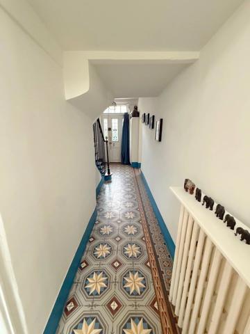 Vente                                                      Maison
                        
                     6 pièces                      180 m2                     à Melun