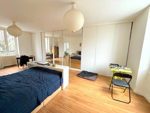 Vente                                                      Maison
                        
                     6 pièces                      180 m2                     à Melun