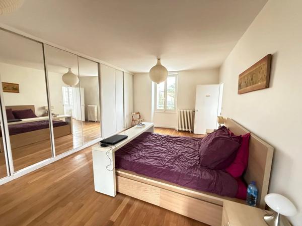 Vente                                                      Maison
                        
                     6 pièces                      180 m2                     à Melun