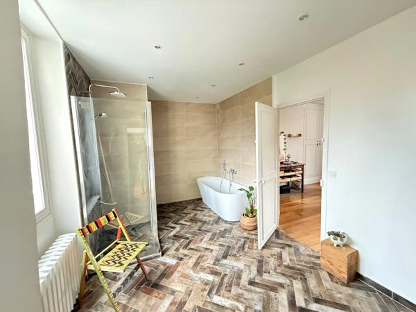 Vente                                                      Maison
                        
                     6 pièces                      180 m2                     à Melun