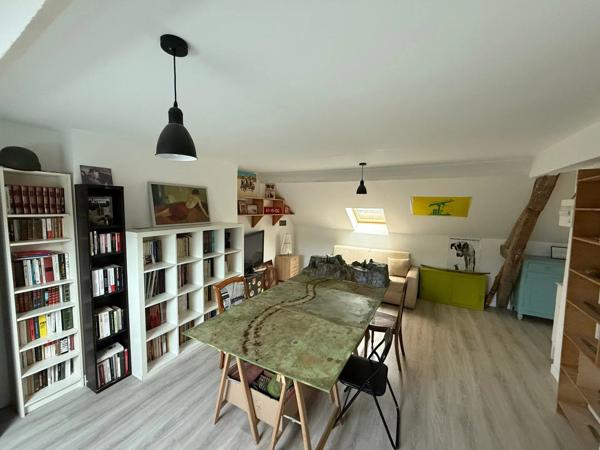 Vente                                                      Maison
                        
                     6 pièces                      180 m2                     à Melun
