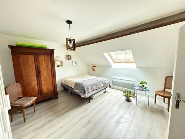 Vente                                                      Maison
                        
                     6 pièces                      180 m2                     à Melun