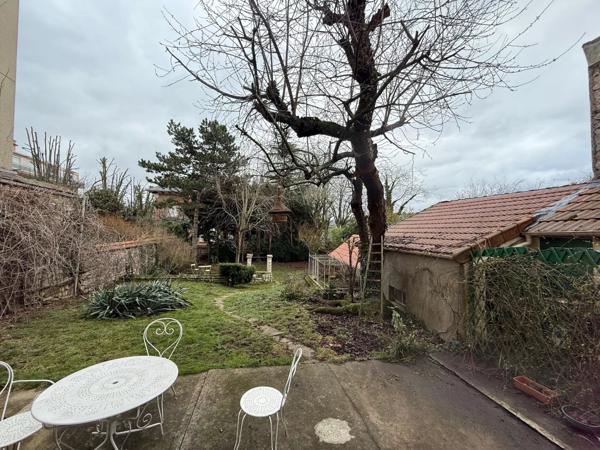 Vente                                                      Maison
                        
                     6 pièces                      180 m2                     à Melun
