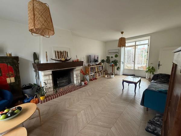 Vente                                                      Maison
                        
                     6 pièces                      180 m2                     à Melun