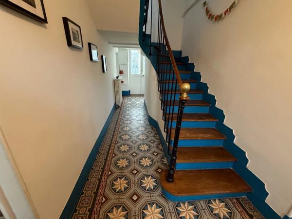 Vente                                                      Maison
                        
                     6 pièces                      180 m2                     à Melun