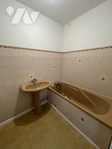 Pavillon 5 pièces avec jardin et garage.