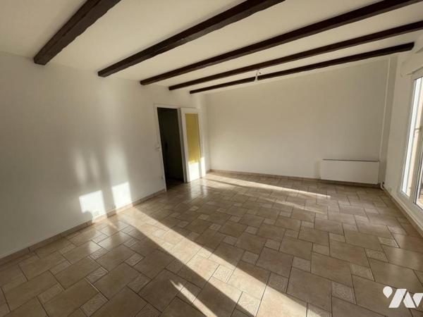 Pavillon 5 pièces avec jardin et garage.