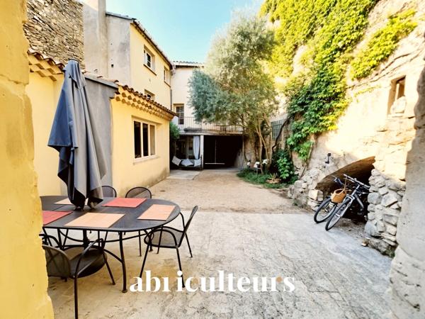 Maison de village avec cour en vente à La-Roque-d'Anthéron (13680)