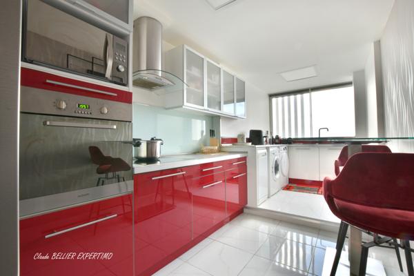 Marseille (13012) Secteur Montolivet-Petit Bosquet, 13012 MARSEILLE, Appartement T4 de 89 m2, avec son balcon ouest et sa vue