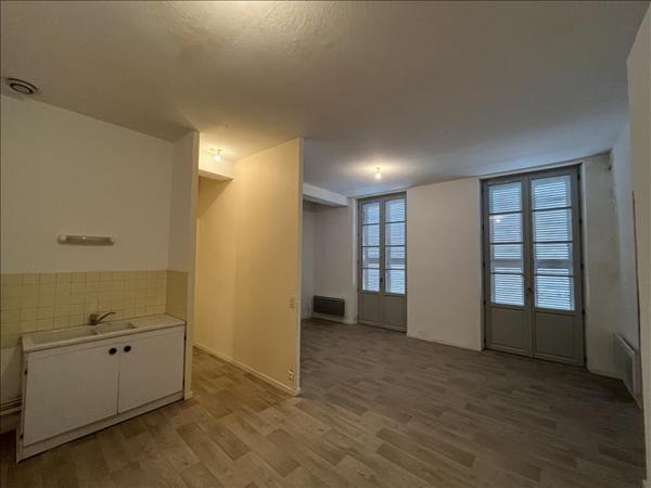 Appartement à louer 460 € CC STE FOY LA GRANDE 2 p 60 m² DPE E