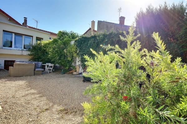 Vente                                                      Maison
                        
                     5 pièces                      160 m2                     à Maisons-Alfort