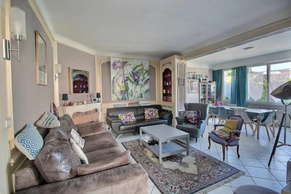 Vente                                                      Maison
                        
                     5 pièces                      160 m2                     à Maisons-Alfort