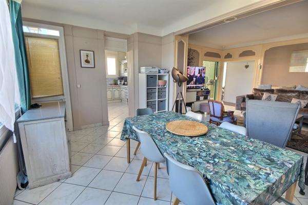 Vente                                                      Maison
                        
                     5 pièces                      160 m2                     à Maisons-Alfort