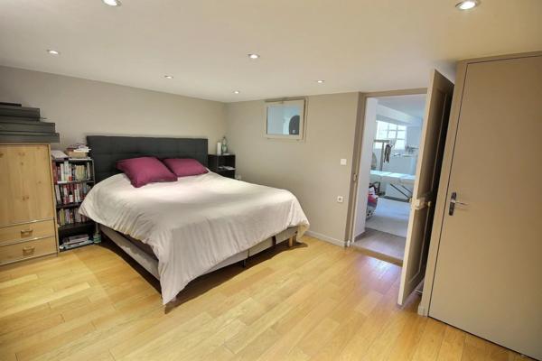 Vente                                                      Maison
                        
                     5 pièces                      160 m2                     à Maisons-Alfort