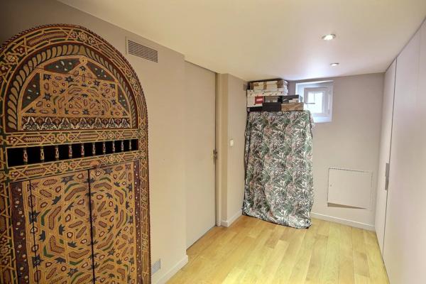 Vente                                                      Maison
                        
                     5 pièces                      160 m2                     à Maisons-Alfort