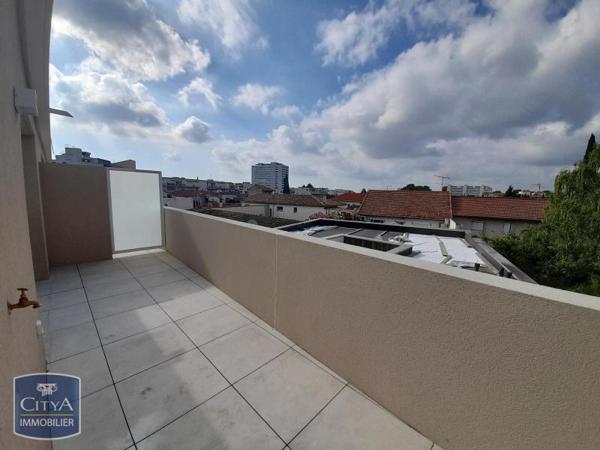 Appartement à louer 3 pièces 64.7m² Nîmes (30900)