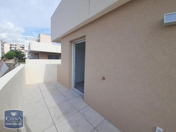 Appartement à louer 3 pièces 64.7m² Nîmes (30900)