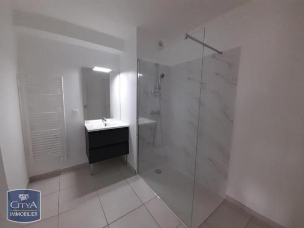 Appartement à louer 3 pièces 64.7m² Nîmes (30900)