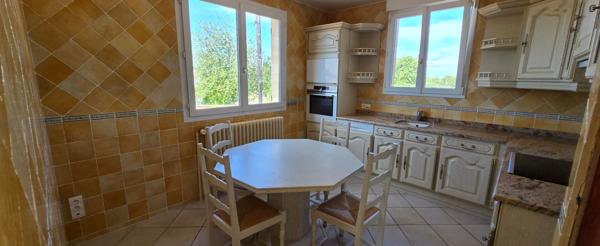 Maison individuelle Provins très proche 4 chambres / sous sol total terrain de 1490 m²
