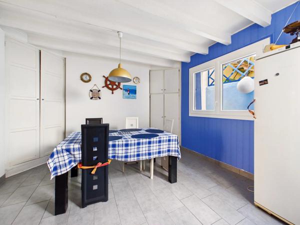 Maison de ville idéalement située de 3 chambres avec garage