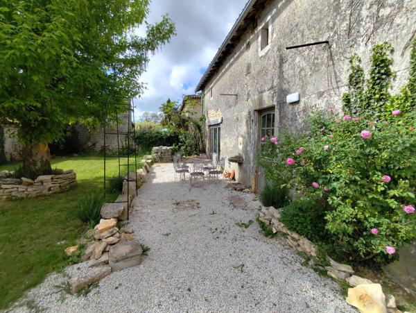 Charmante maison de village de 3 chambres avec une maison d'amis d'une chambre