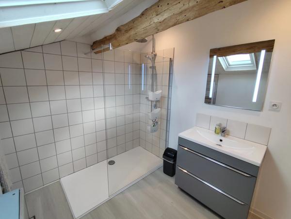 Charmante maison de village de 3 chambres avec une maison d'amis d'une chambre