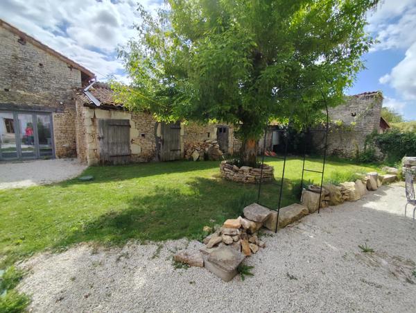 Charmante maison de village de 3 chambres avec une maison d'amis d'une chambre