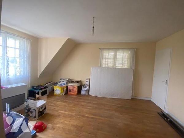 Maison à Vendre à Tinténiac (35190) en Ille-et-Vilaine (35)

Cette maison construite en 1968 ...