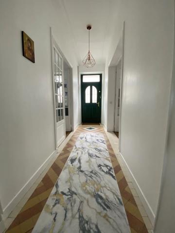 Vente                                                      Maison
                        
                     9 pièces                      188 m2                     à Louvres
