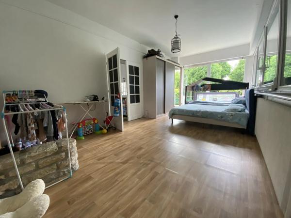 Vente                                                      Maison
                        
                     9 pièces                      188 m2                     à Louvres