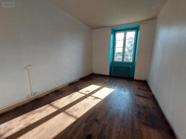 Maison à vendre à Ruillé-le-Gravelais en Mayenne (53320), ref : 53032-1063