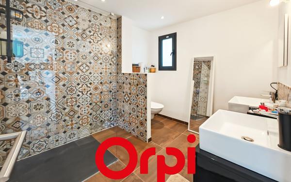 Maison à vendre    6 pièces • 160 m2 Saint-Cyr-sur-Mer