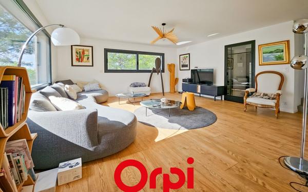 Maison à vendre    6 pièces • 160 m2 Saint-Cyr-sur-Mer