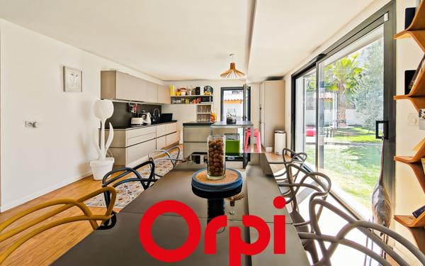 Maison à vendre    6 pièces • 160 m2 Saint-Cyr-sur-Mer