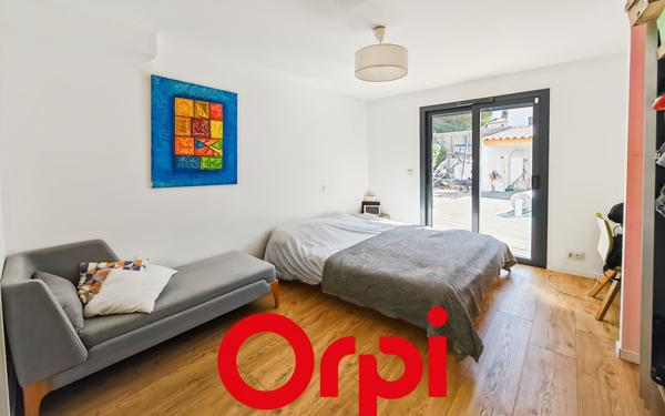 Maison à vendre    6 pièces • 160 m2 Saint-Cyr-sur-Mer