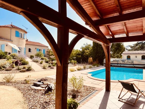 Maison de Style Provençal avec Piscine à Bergerac