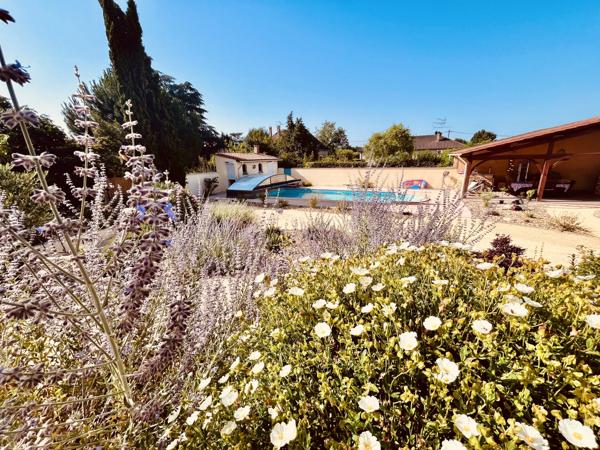 Maison de Style Provençal avec Piscine à Bergerac