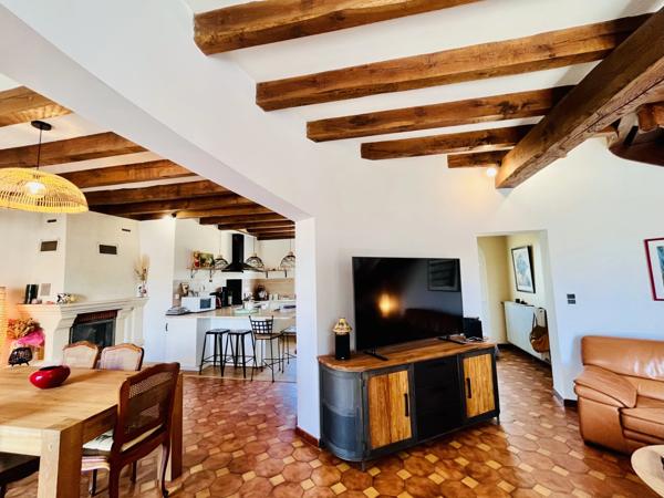 Maison de Style Provençal avec Piscine à Bergerac